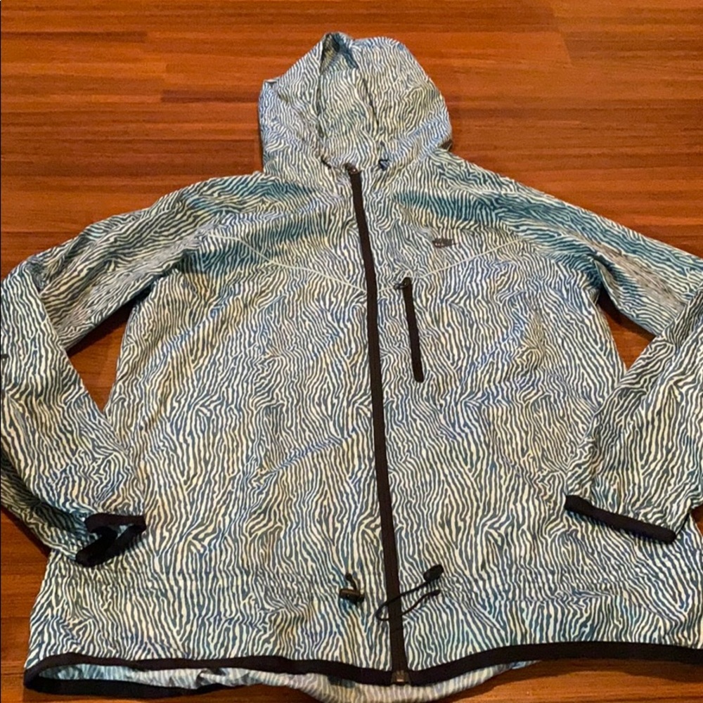 Nike light weight jacket ! Size Large.
